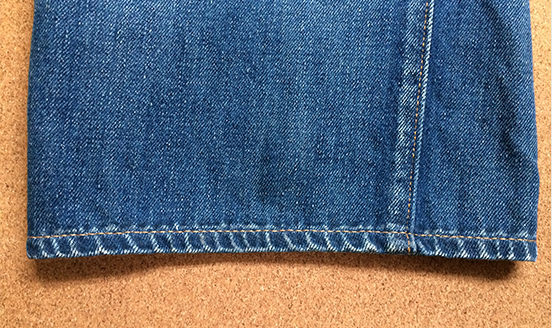 アタリ出し加工後のジーンズの裾